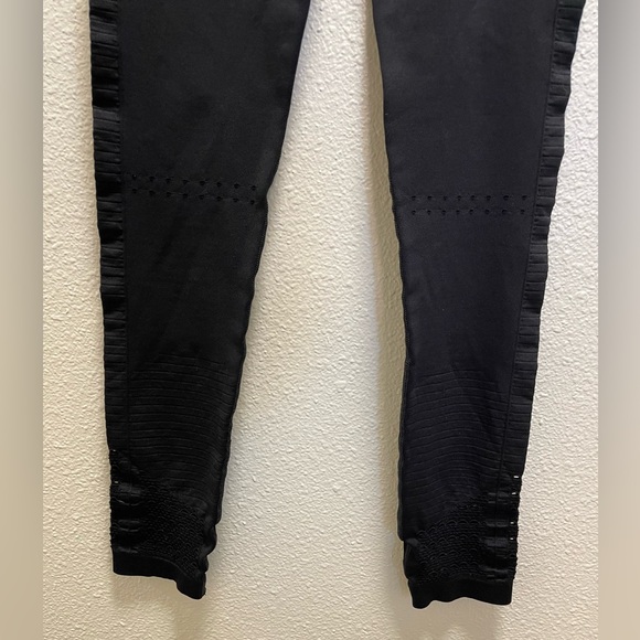 Gymshark Cropped Leggings High Rise Compression Stretch Active Yoga Black Small - Picture 6 of 9